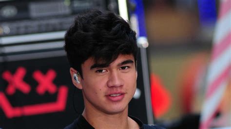 calum hood penis|5 Seconds of Summer bassist reveals 6 seconds of boner